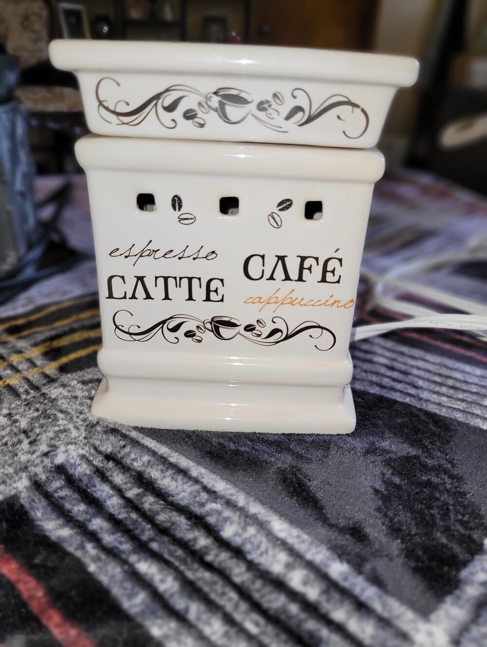 Scentsy Brand White Cappucino Warmer. Super Cute, Wake Up And Smell The Coffee. - Picture 3 of 11